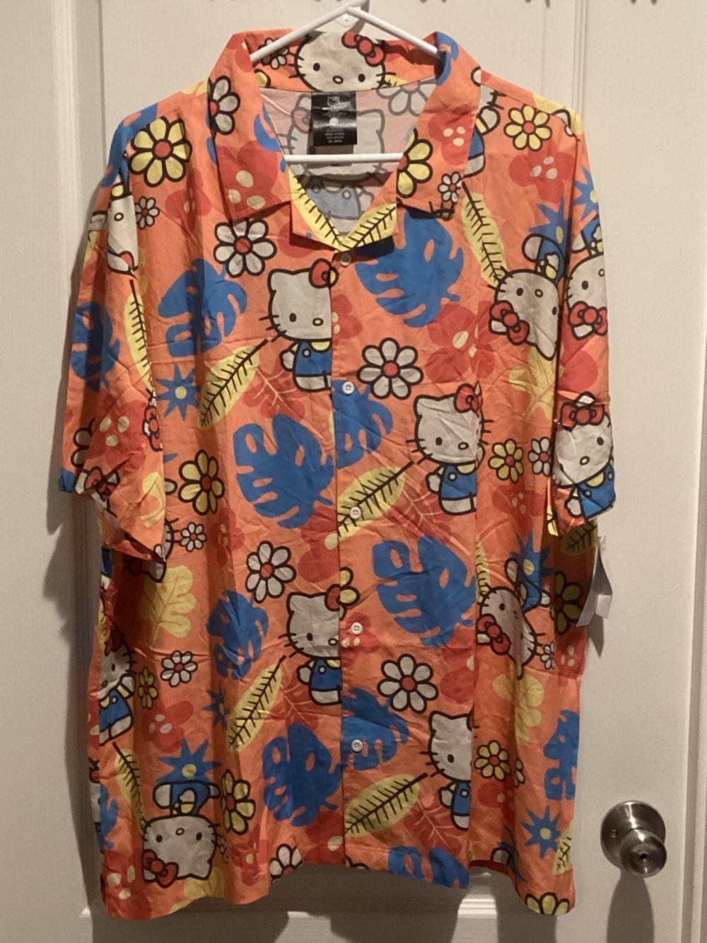 NWT Men’s “Hello Kitty and Friends” Graphic Print SS Shirt - Size 2XL